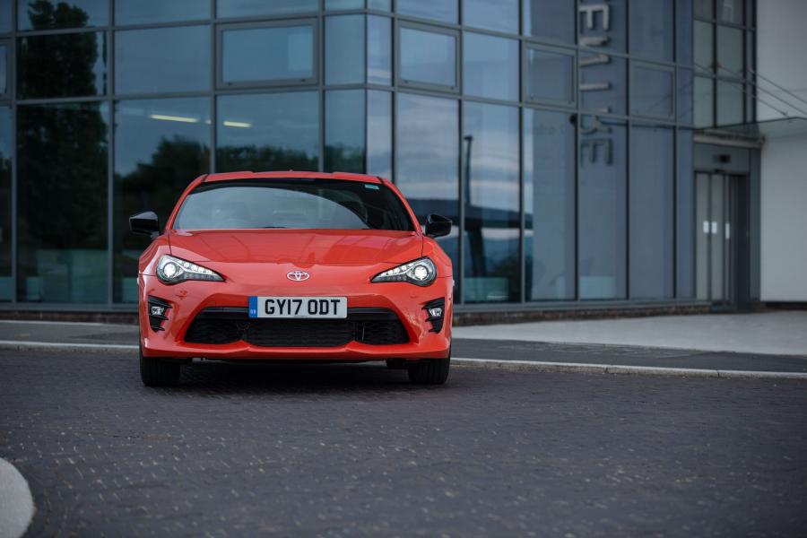  Toyota GT 86 Orange Edition 2017 года  (UK) (фото 11 из 18)